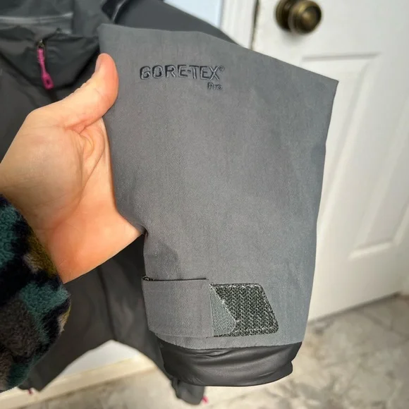 Patagonia super alpine goretex jacket - Picture 6 of 13